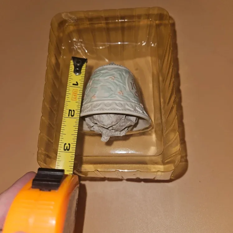 Carlton Heirloom A Christmas To Remember Ornament 1992 image indicator(8)