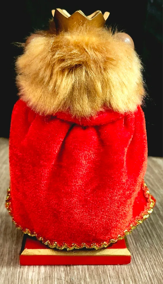 Cowardly Lion Nutcracker image indicator(3)