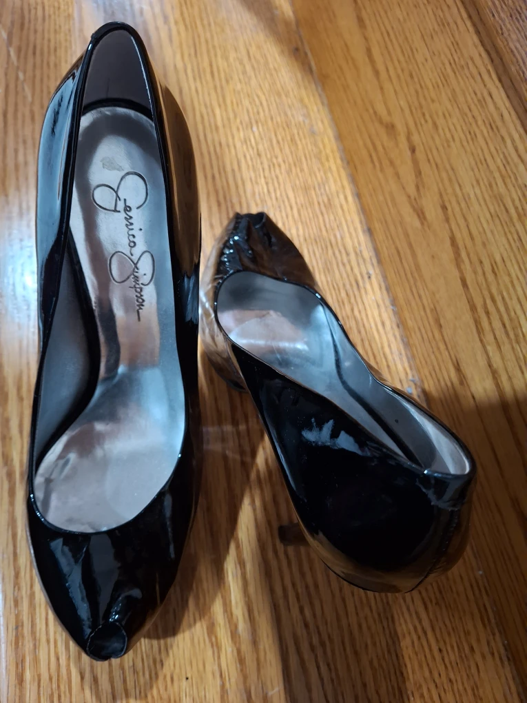 Jessica Simpson Black Patent Leather Heels, Size 8.5 - photo 2