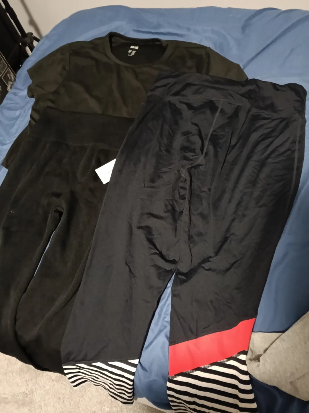 NEW 3 SET 2 Tights and Uniqulo Crop Top image indicator(7)