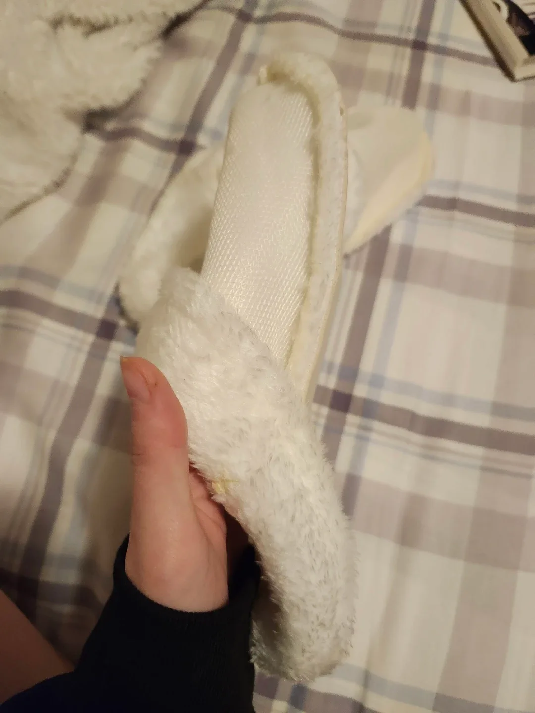 White Fuzzy Insoles for Crocs image indicator(3)