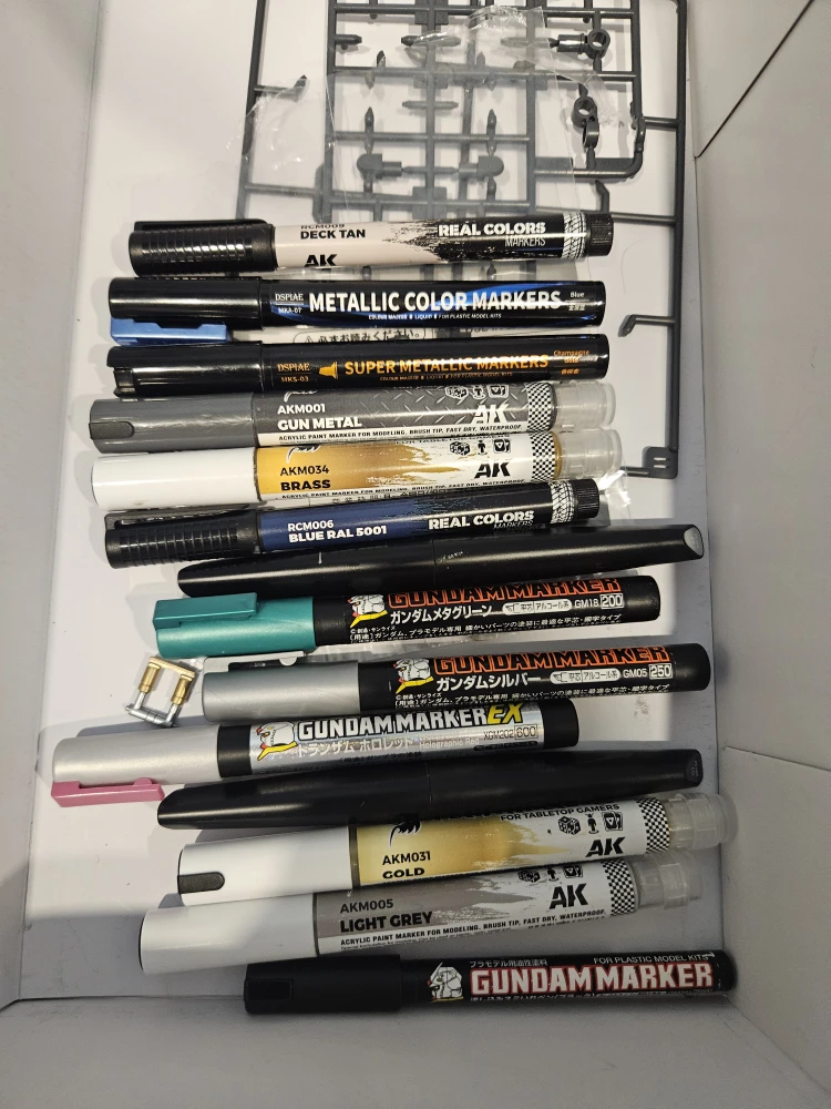 Paint markers for warhammer or plastic models