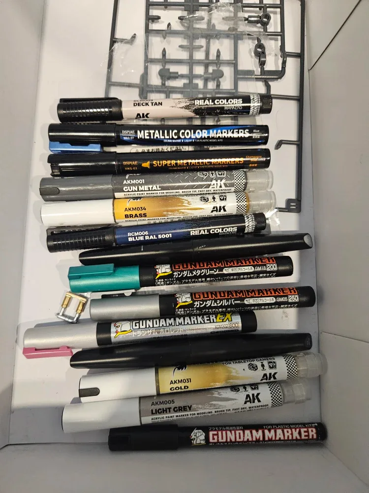 Paint markers for warhammer or plastic models