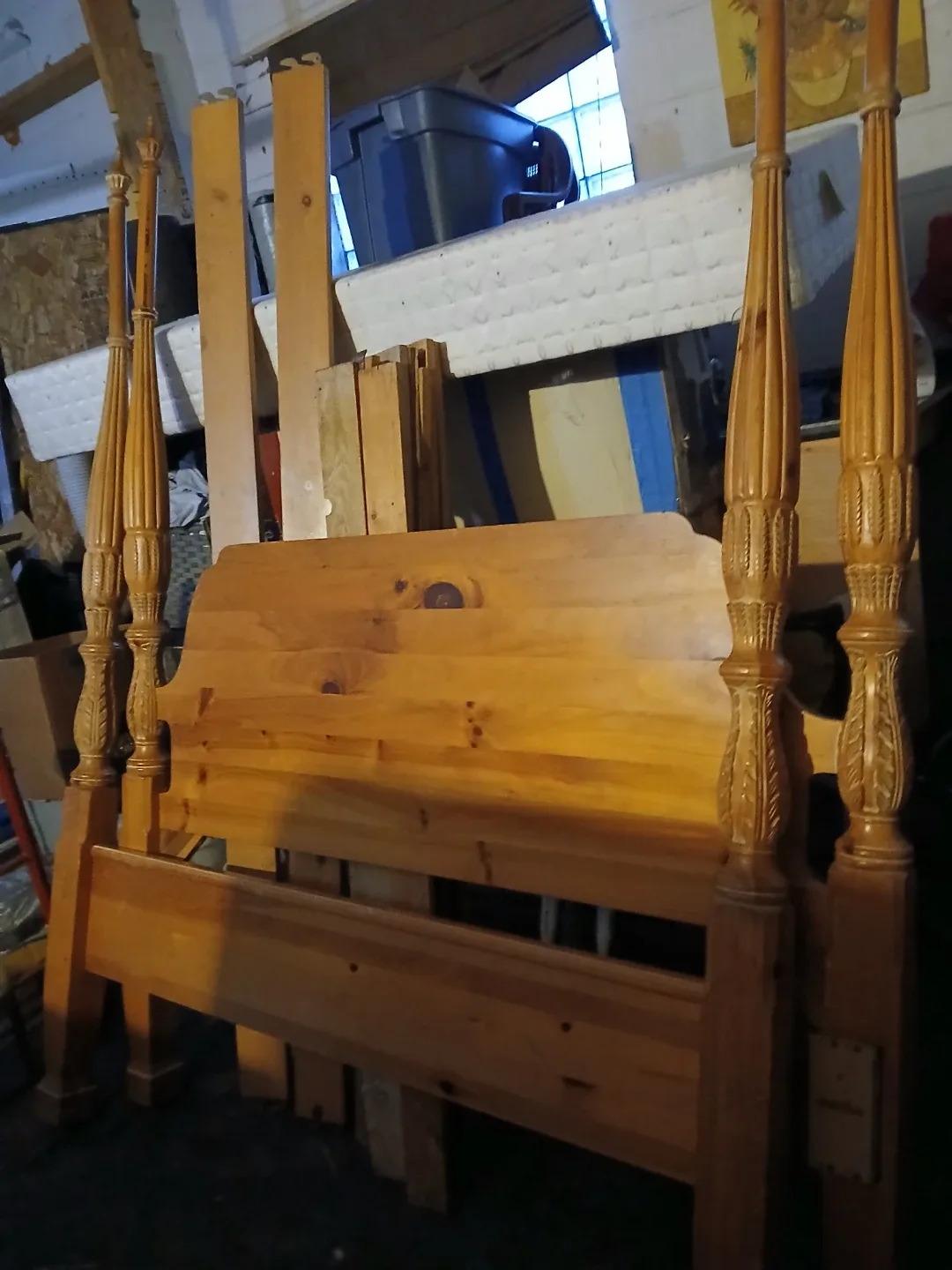 Queen size bed thumbnail