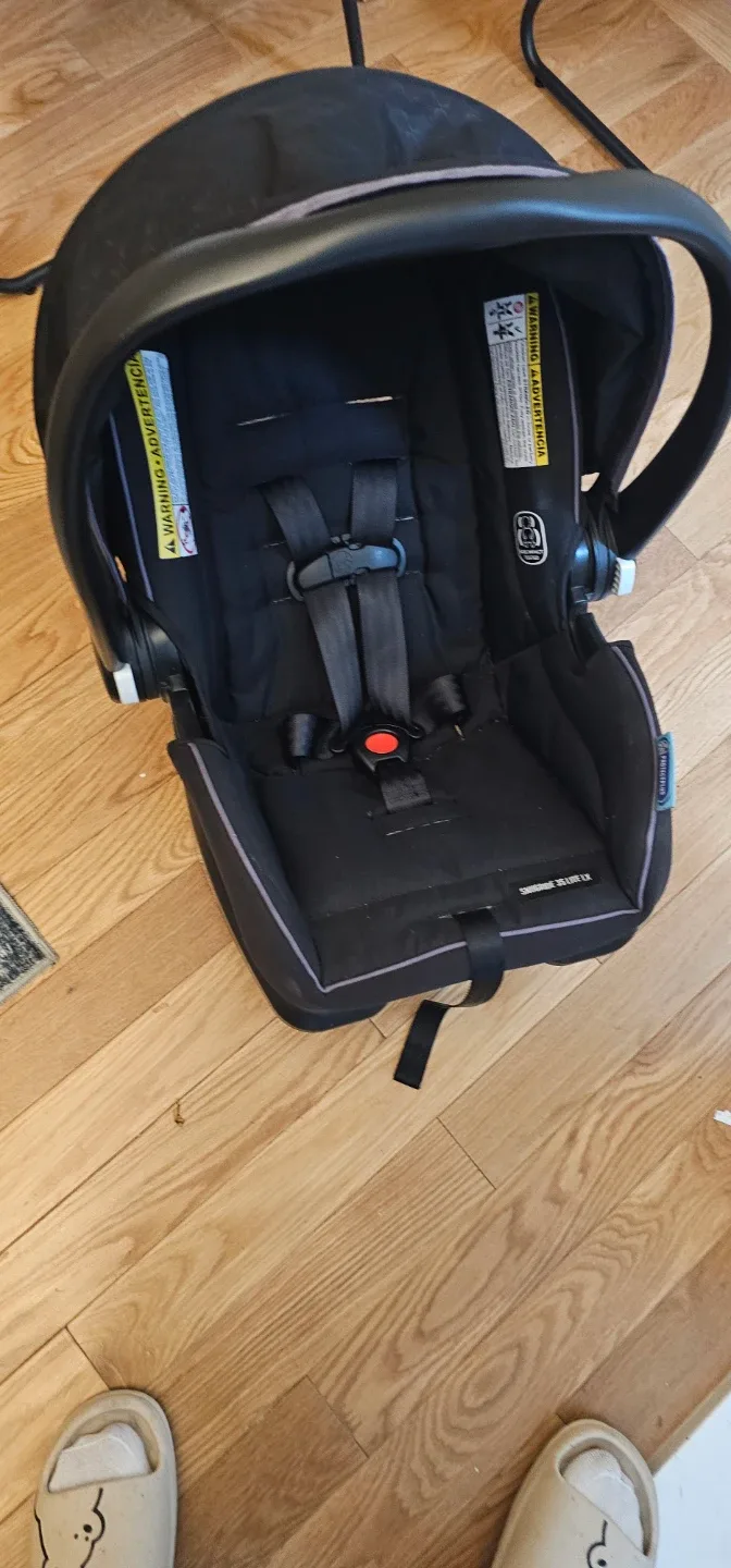 Graco SnugRide Infant Car Seat