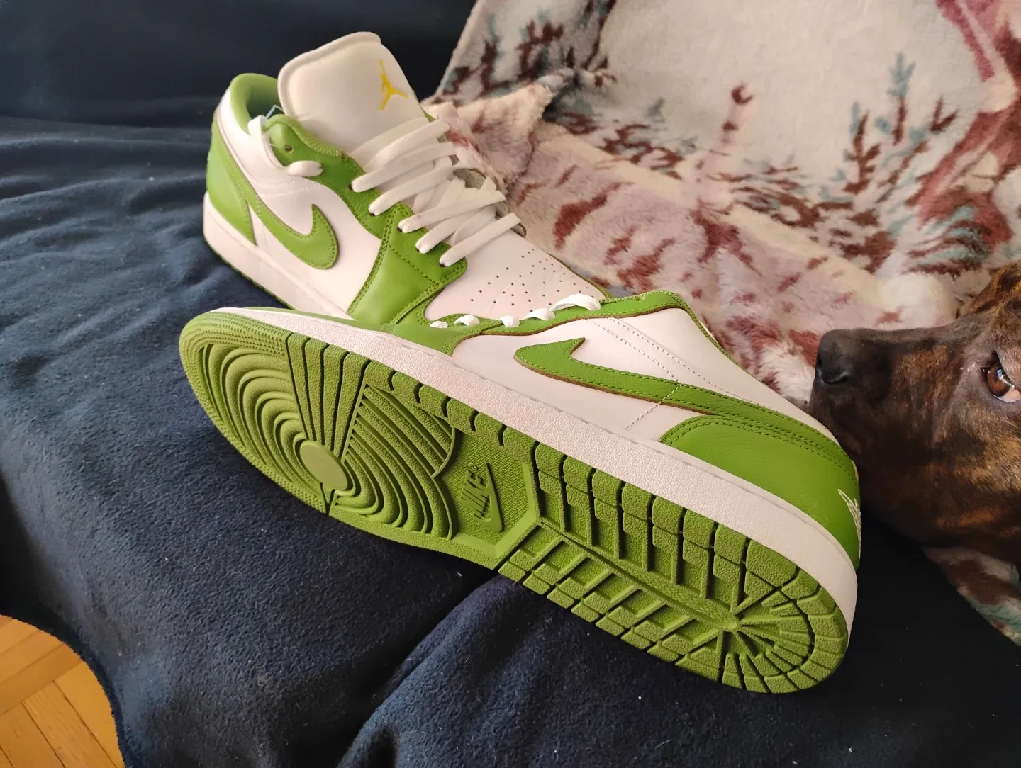 Air Jordan 1 Low White/Green Shoes image indicator(2)