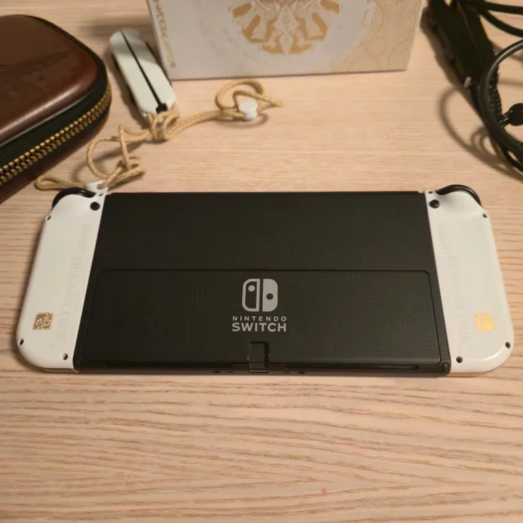 Nintendo Switch OLED Zelda Edition. Great condition. image indicator(6)