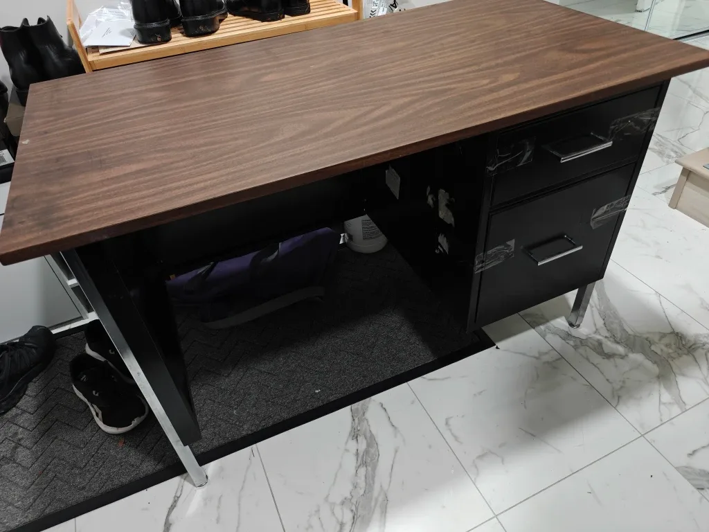 Black desk with drawers 🥕