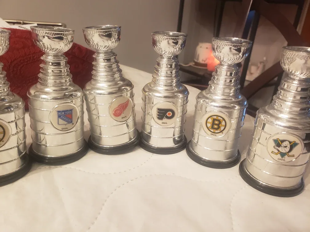 NHL Stanley Cup Replica Trophies image indicator(4)