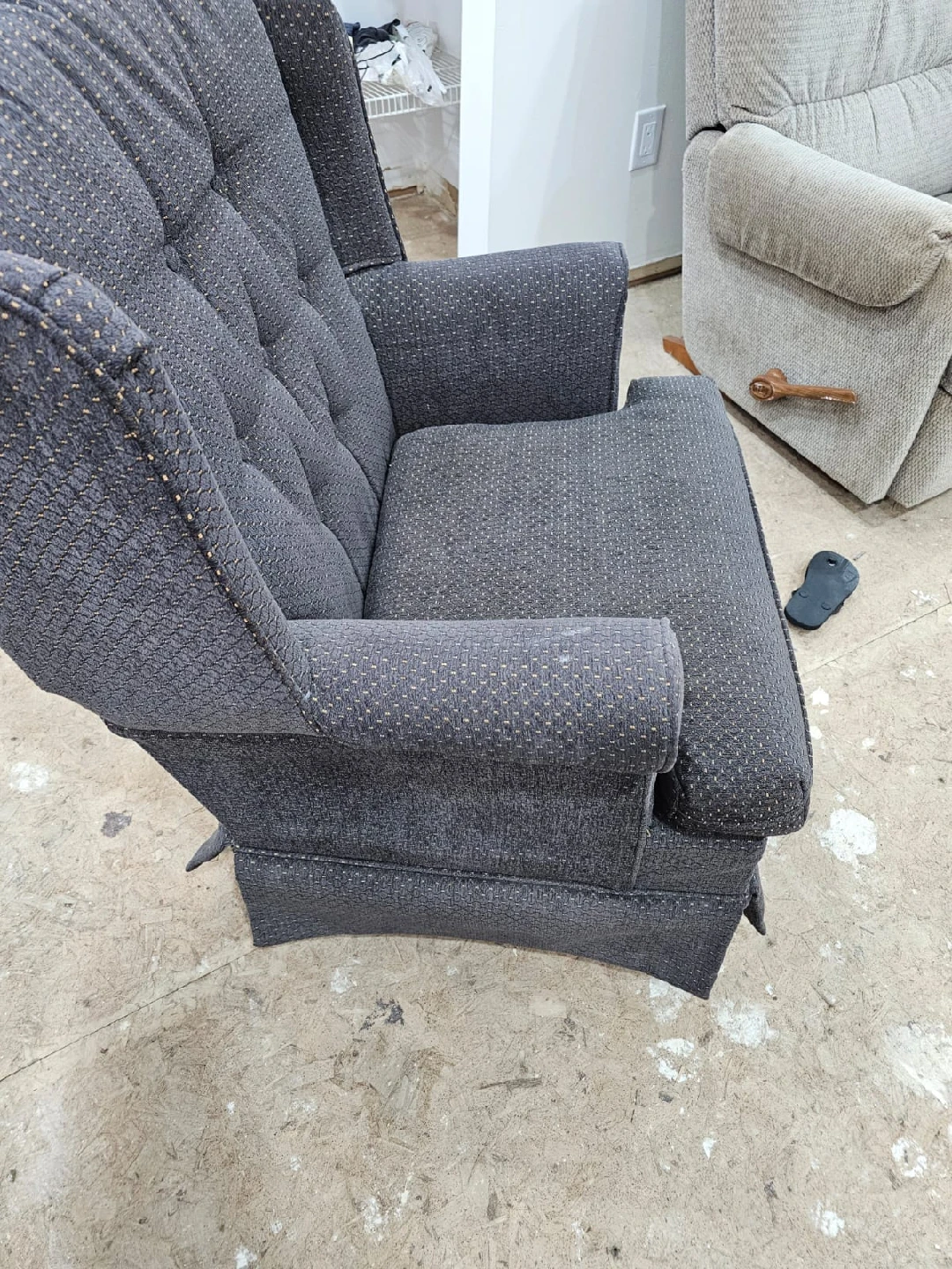 Wingback Armchair - Grey - photo 5