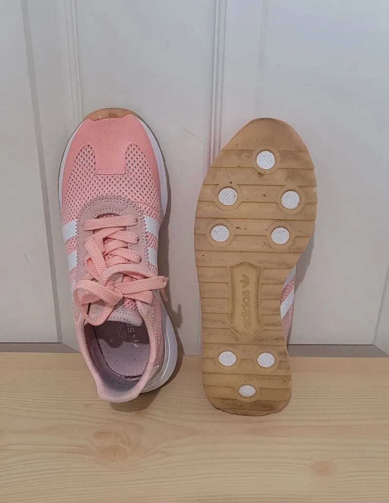 Adidas Pink Running Shoes image indicator(5)