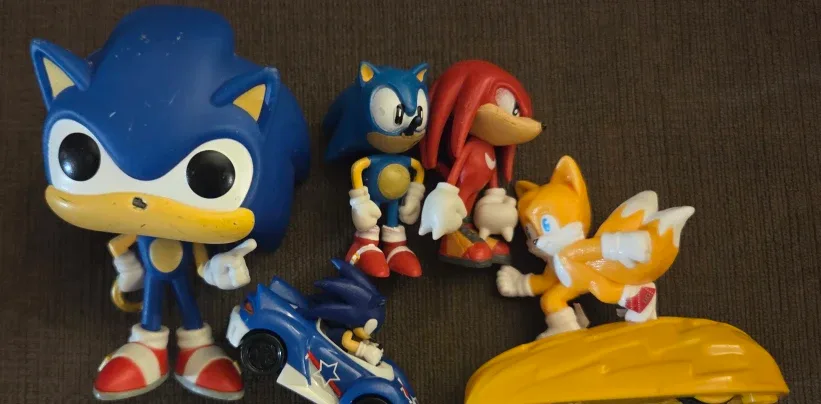 Mixed Toys Bundle: Sonic, Tom & Jerry, Peppa Pig, Hot Wheels image indicator(4)