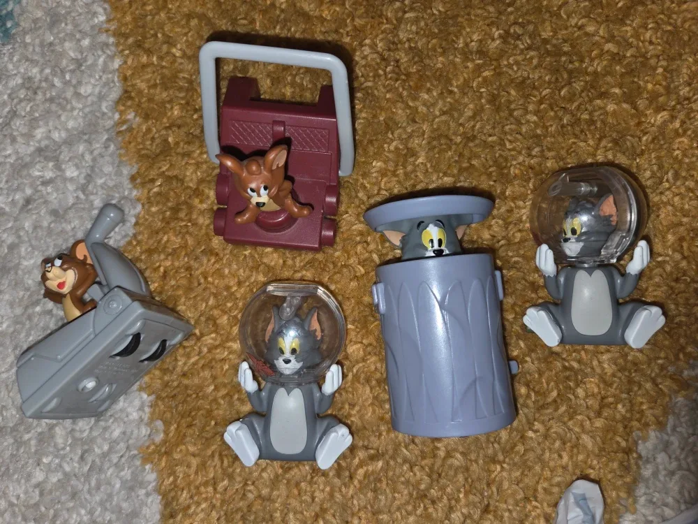 Mixed Toys Bundle: Sonic, Tom & Jerry, Peppa Pig, Hot Wheels image indicator(5)