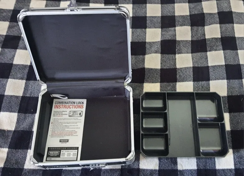 Vaultz Locking Storage Box image indicator(3)