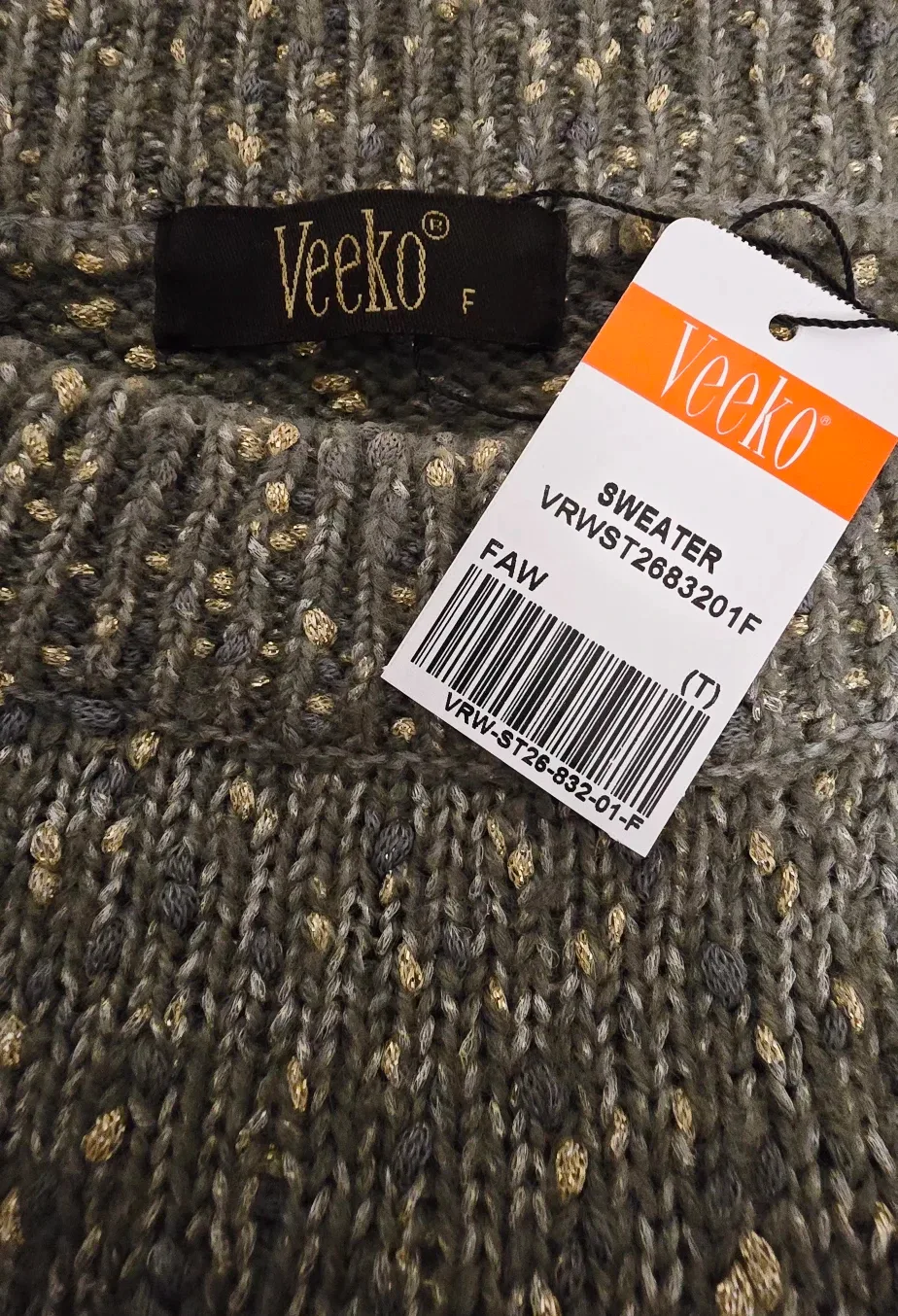 New with tag Veeko Grey Sweater, Size F (fits like M)