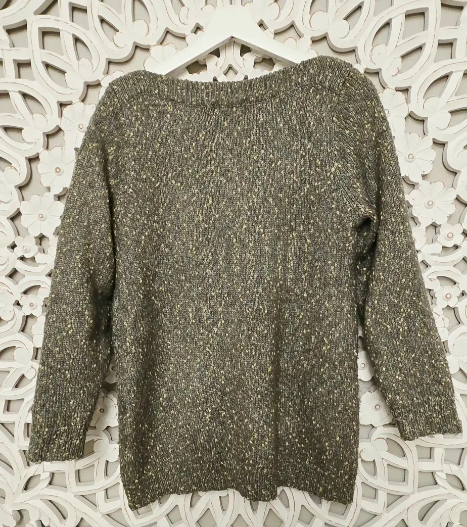 New with tag Veeko Grey Sweater, Size F (fits like M) image indicator(3)