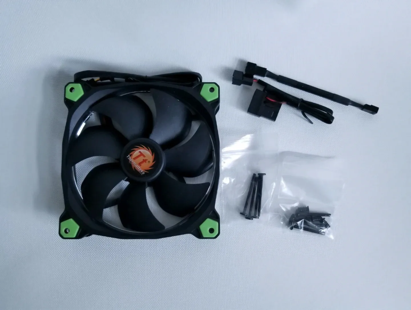 Thermaltake Riing 14 LED Green Radiator Fan image indicator(3)