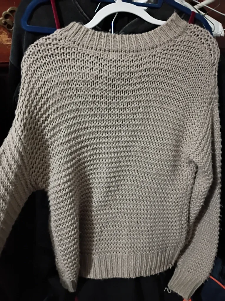 🥦 Beige Knitted Sweater image indicator(2)