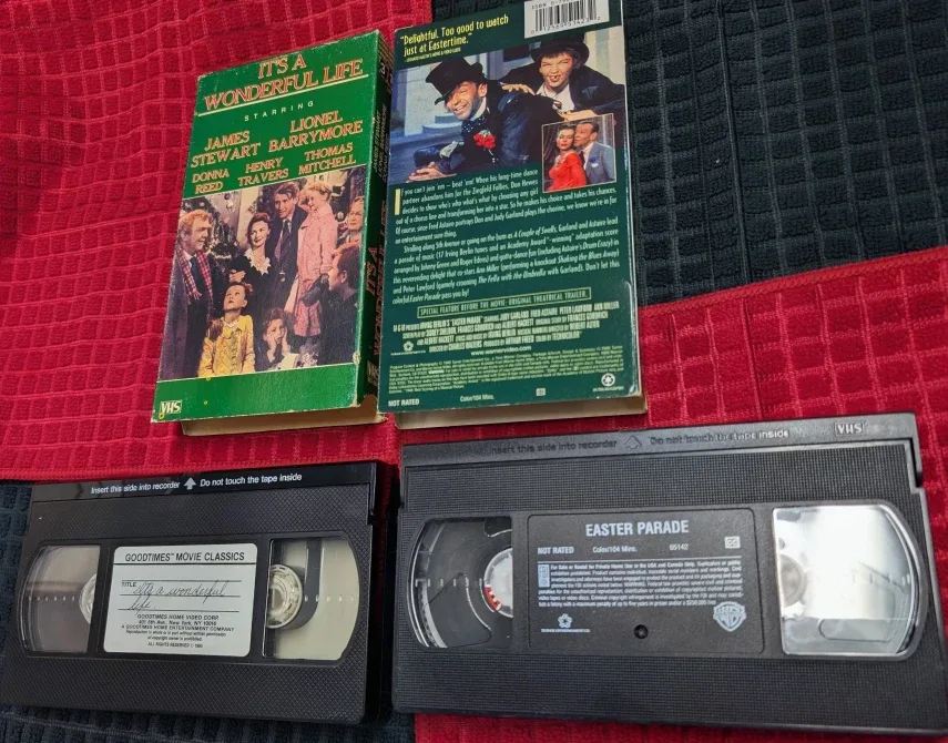 It's a Wonderful Life & Easter Parade VHS Tapes image indicator(2)