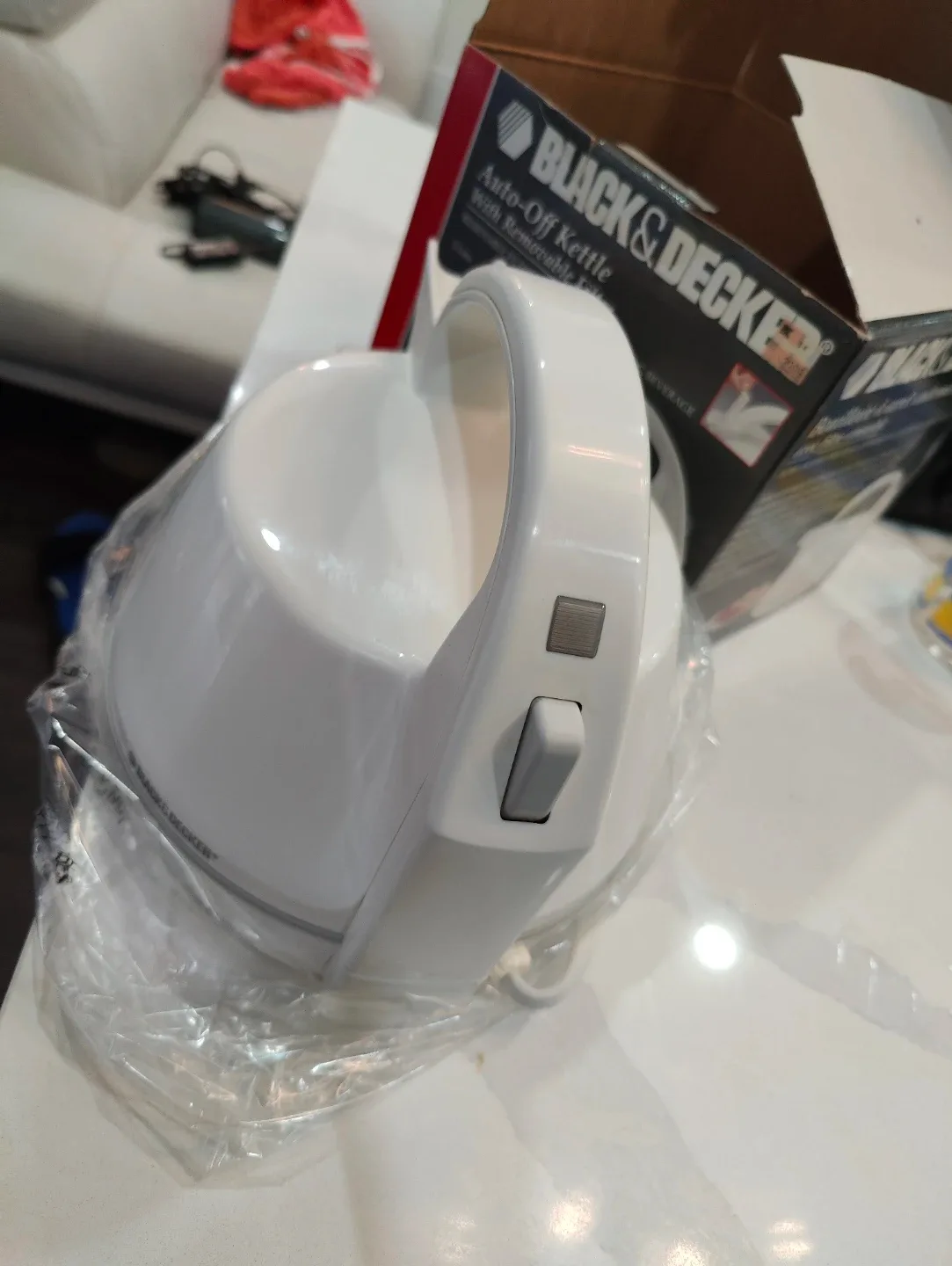 Black & Decker Auto-Off Kettle - Like New! image indicator(3)