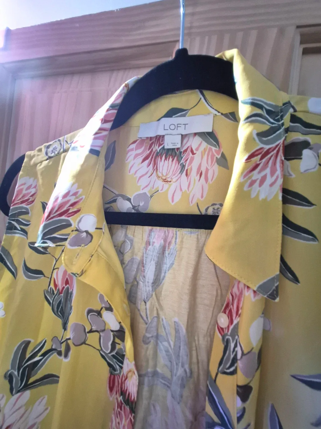 Ann Taylor Loft Yellow Floral Sleeveless Button Down Top L image indicator(5)