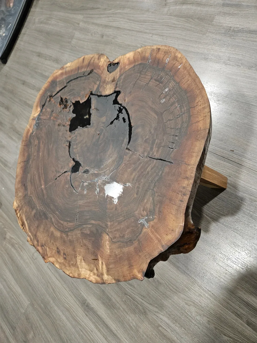 Live Edge Walnut Coffee Table image indicator(4)