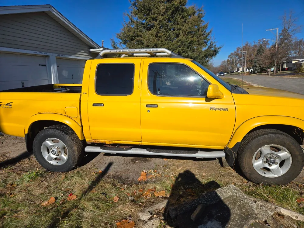 2000 Nissan Frontier Truck