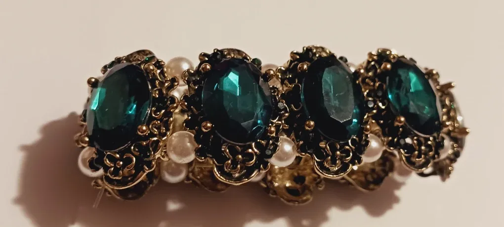 Emerald Crystal Glass Cabochons & Pearl Bracelet