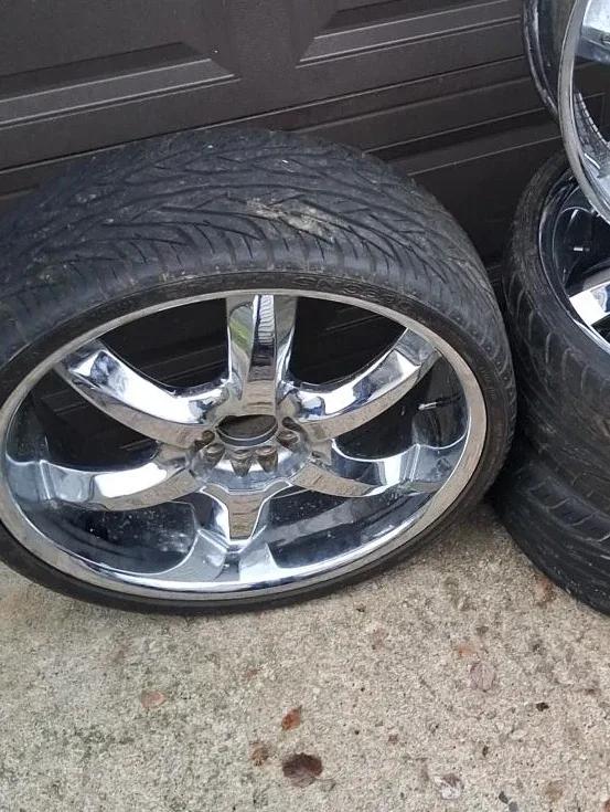 Chrome Wheels and Tires Set image indicator(5)