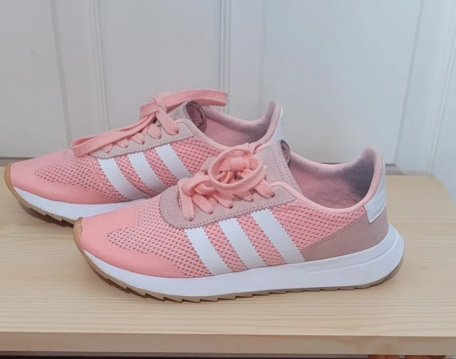 Adidas Pink Running Shoes image indicator(2)