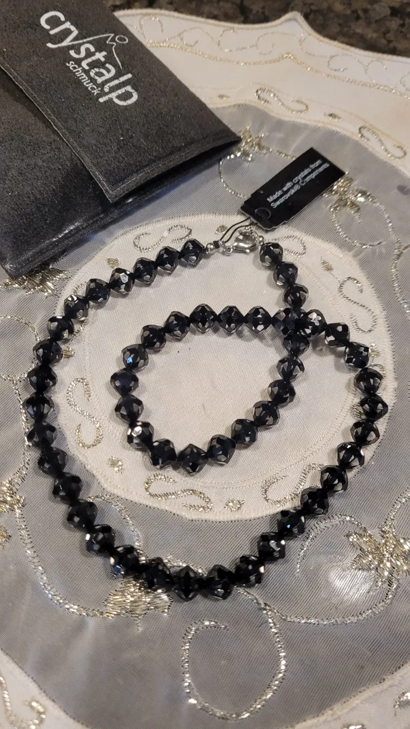 Swarovski crystal necklace image indicator(4)