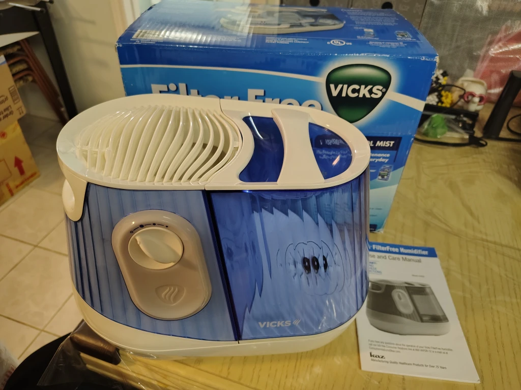 Vicks Filter Free Humidifier - Like New! - photo 3