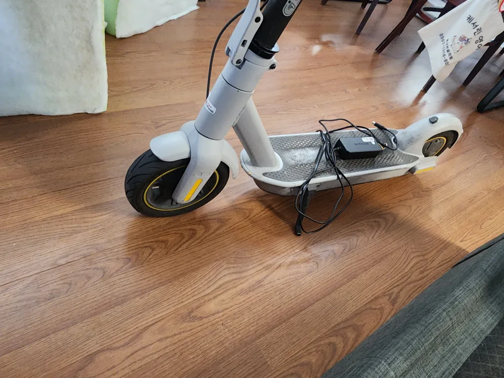 Segway Ninebot MAX Electric Scooter image indicator(2)