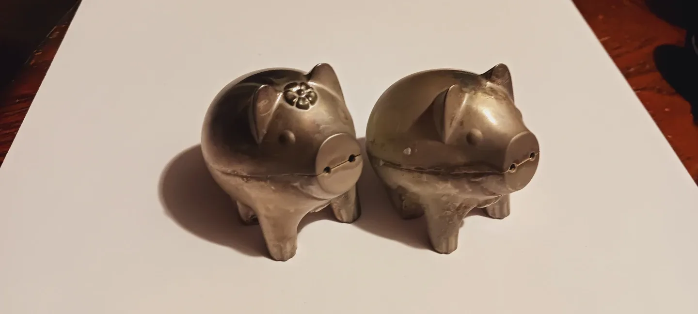 NEIMAN MARCUS Set of Cute Vintage Piggy 🐷 Salt & Pepper Shakers thumbnail