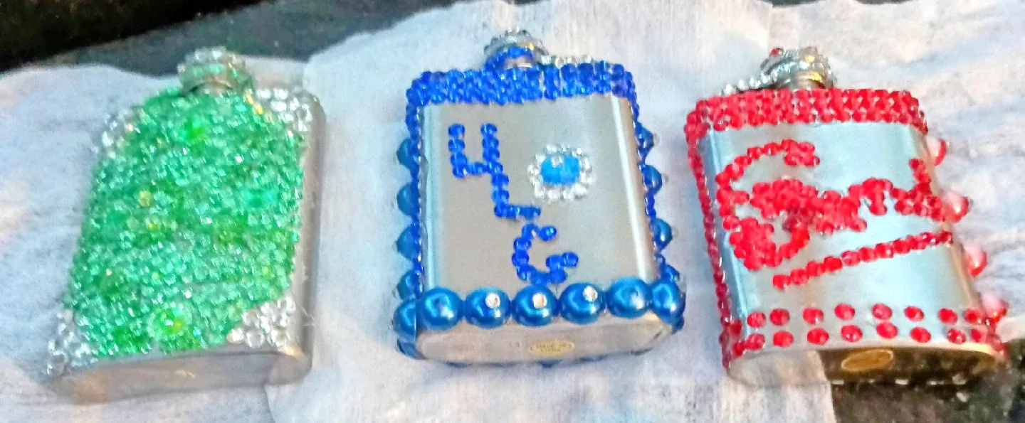 Decorative Rhinestone Flask - Green image indicator(2)