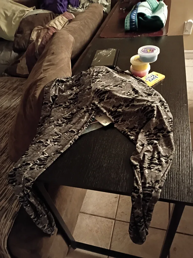 women's loose fitting thin lounge pants.