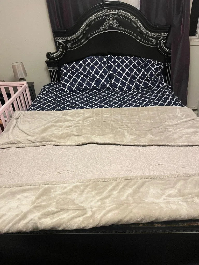 Bedroom Set - Bed, Dresser, Mirror, Nightstand image indicator(3)