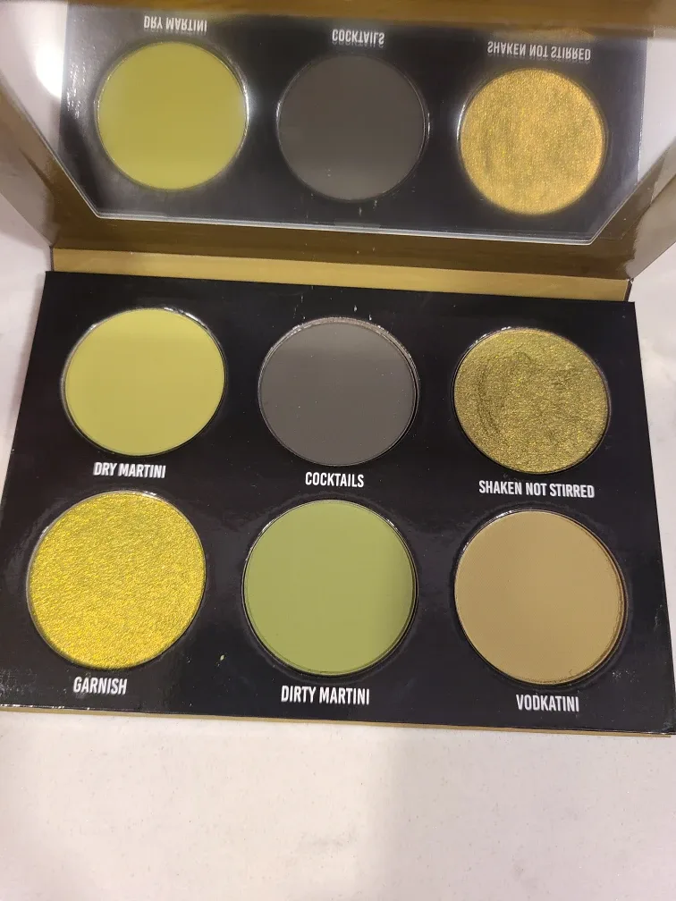 Give Me Glow Juicy Olive Pressed Pigment Palette