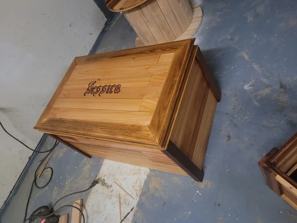 Handmade Cedar Wood Storage Box image indicator(2)