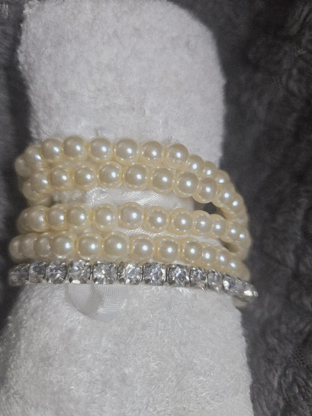 🥕🥕Pearl and Rhinestone Bracelet thumbnail