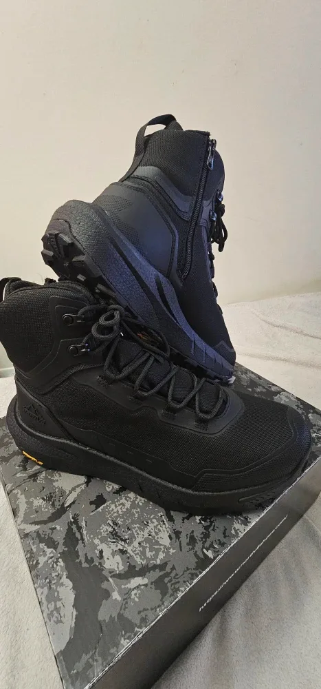New in box Nortiv Black Hiking Boots image indicator(5)