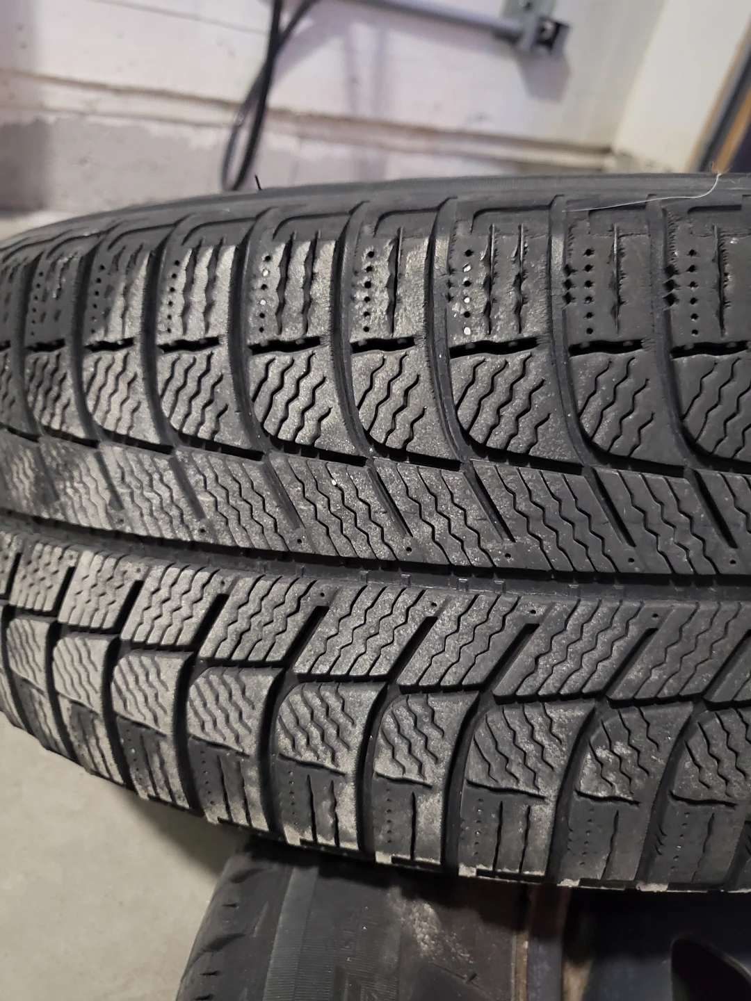Michelin 225/60R17 Winter Tires on Rims - photo 3