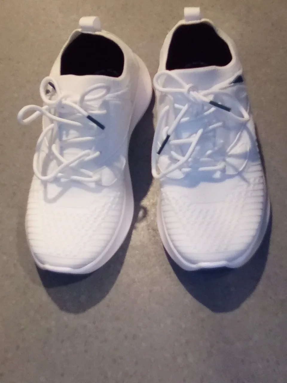 ***4 PAIRS OF "VESSE"  RUNNERS*** image indicator(2)