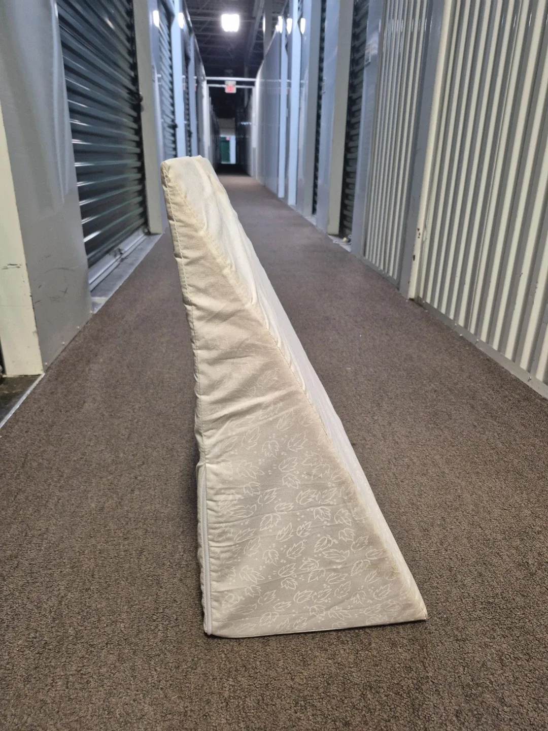 Foam Wedge Pillow image indicator(2)