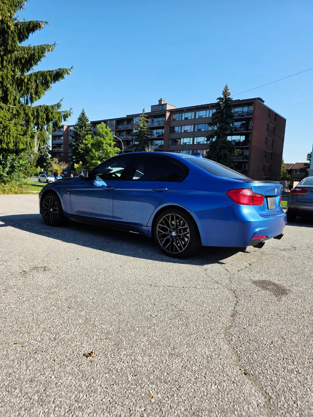 BMW 335i xDrive M package  Series Sedan - Blue image indicator(7)
