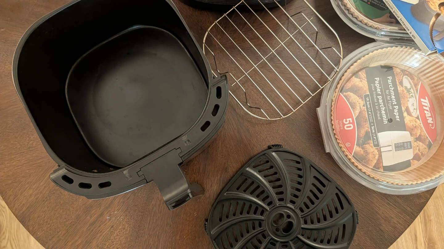 Gourmia Air Fryer – $30 CAD (OBO) - photo 3