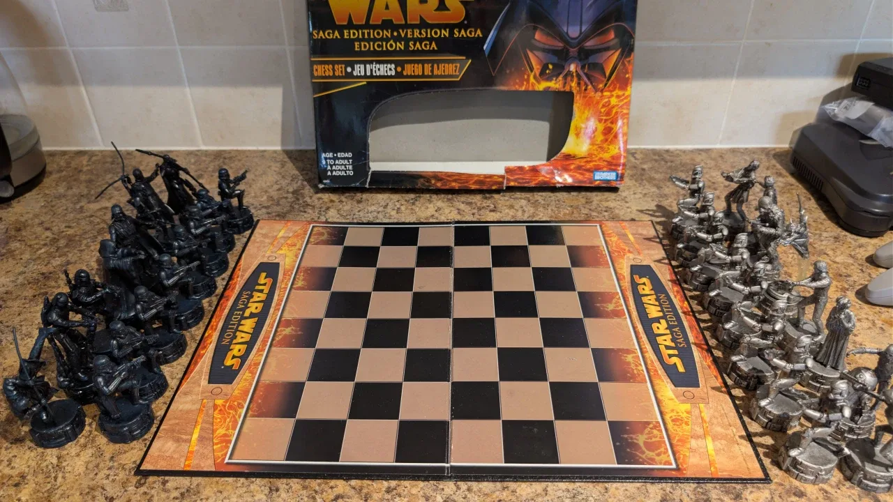 Star Wars Saga Edition Chess Set image indicator(7)