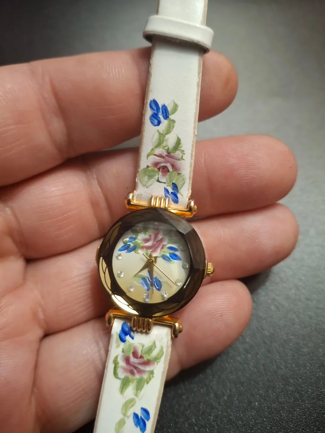 Quoemex Quartz Watch with Floral Band image indicator(2)
