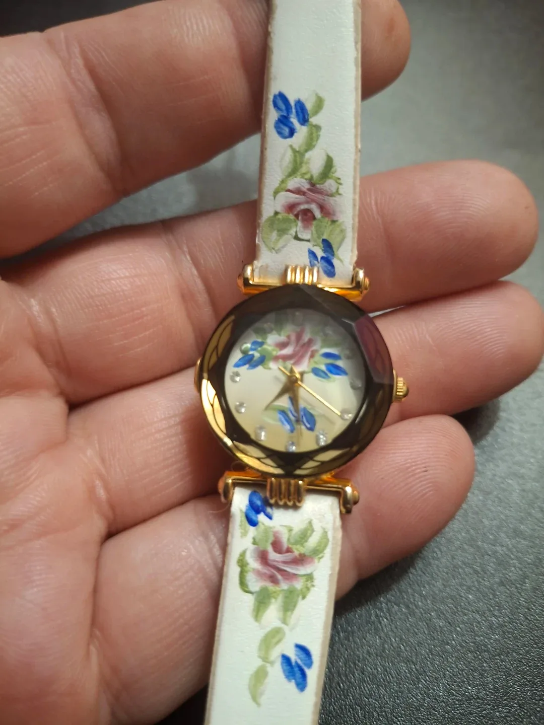 Quoemex Quartz Watch with Floral Band image indicator(3)
