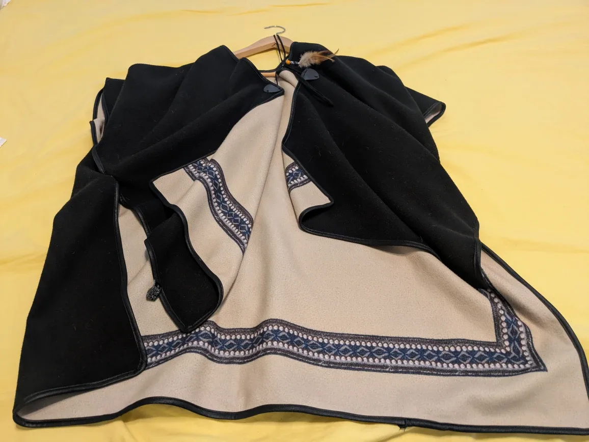 Le Luxe Black & Beige Poncho